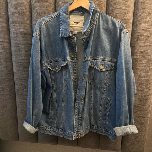 ONLY Vintage Boyfriend Style Oversized Denim Jacket in Blue Wash - Picture 2 of 4